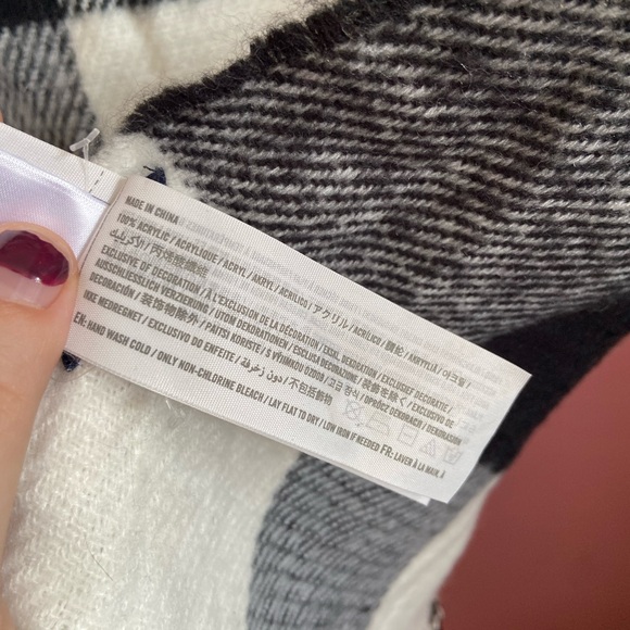 Abercrombie & Fitch plaid blanket scarf - Picture 4 of 6